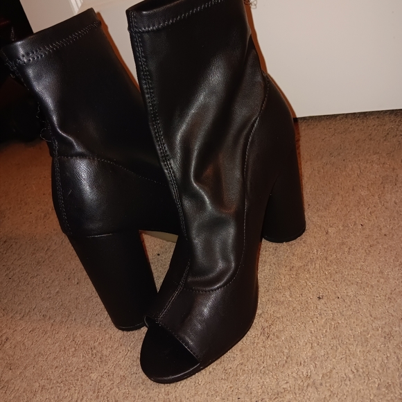 Heels - Picture 3 of 3